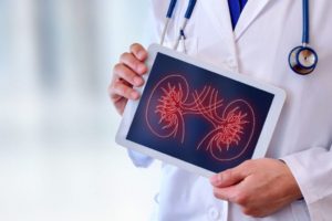 Report: Kidney transplant assessment less likely for uninsured patients